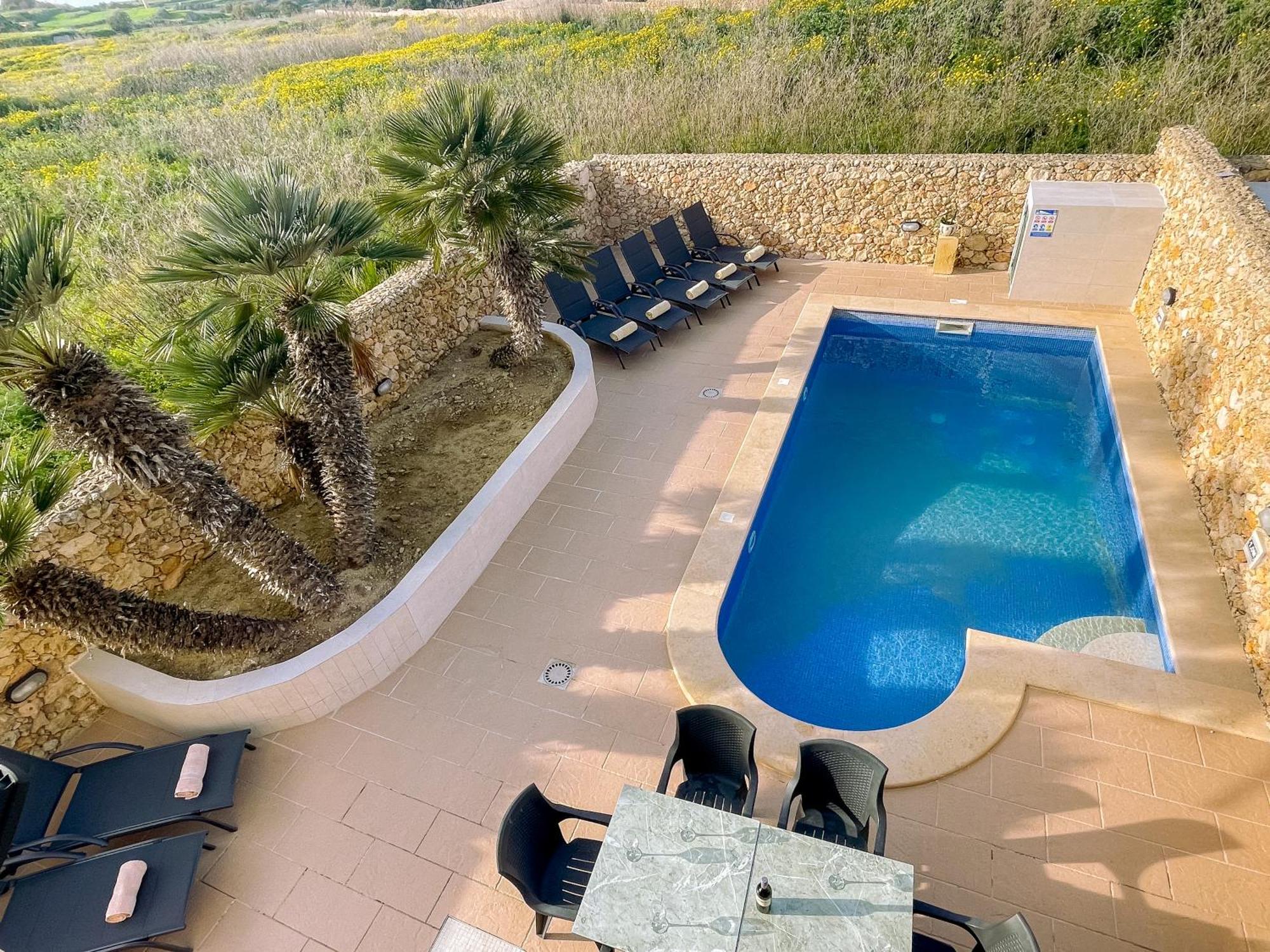 Villa Fieldend - Gozo Holiday Home Għarb Buitenkant foto